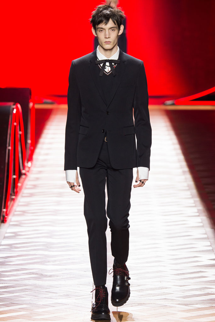 Dior Homme（迪奥·桀骜）于巴黎男装周发布2016秋冬男装
