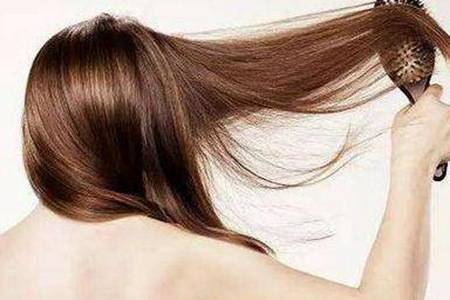 头发掉的厉害是什么原因怎么治疗 女性脂溢性脱发有哪些症状